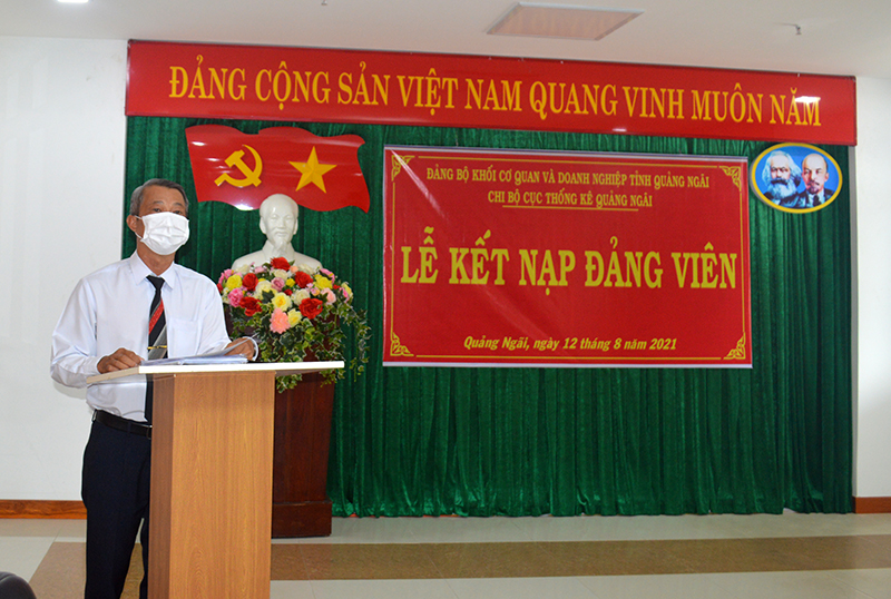 Chi bộ Cục Thống kê tỉnh Quảng Ngãi tổ chức lễ kết nạp đảng viên mới