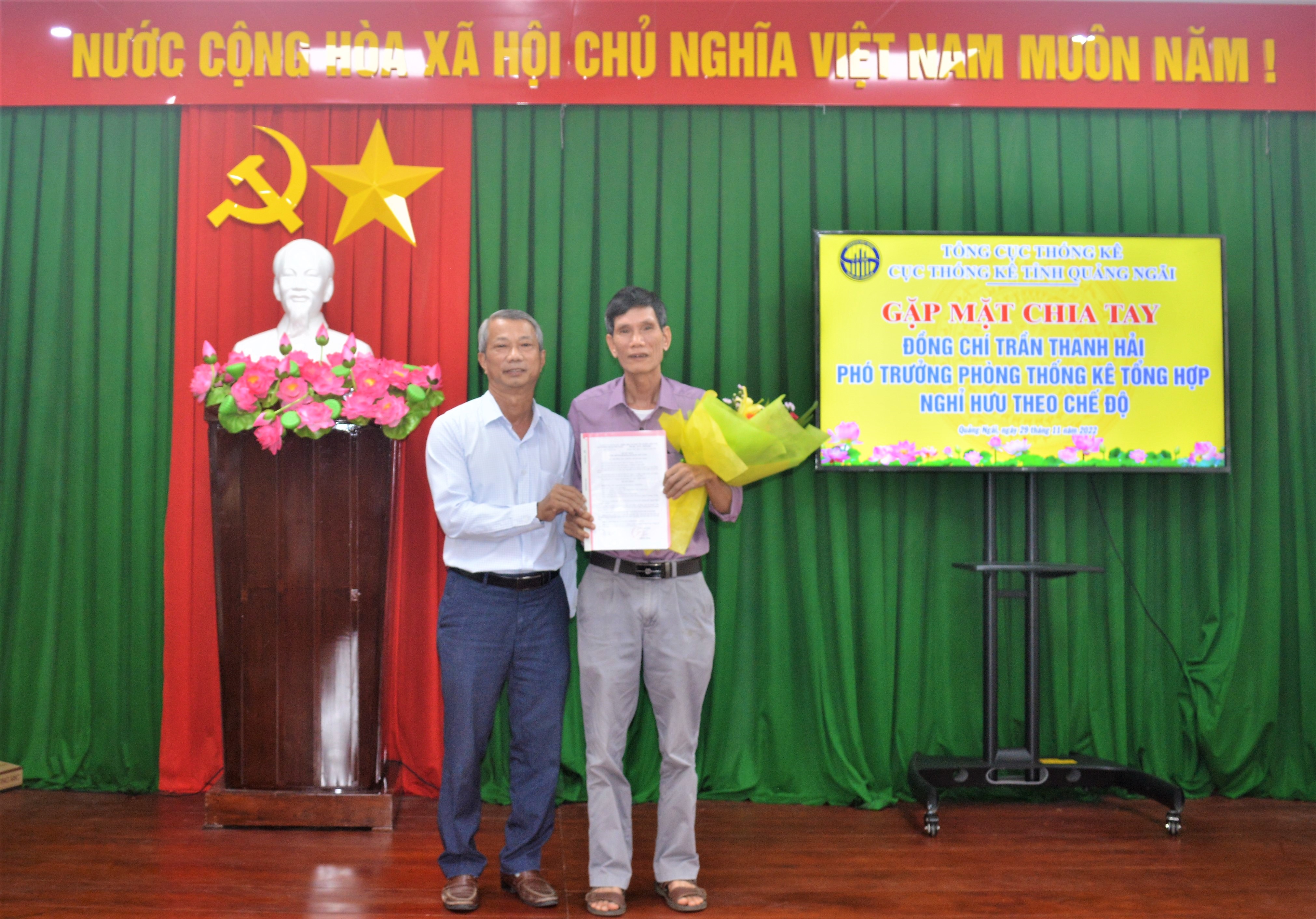 Cục Thống kê Quảng Ngãi tổ chức gặp mặt, chia tay công chức nghỉ hưu theo chế độ