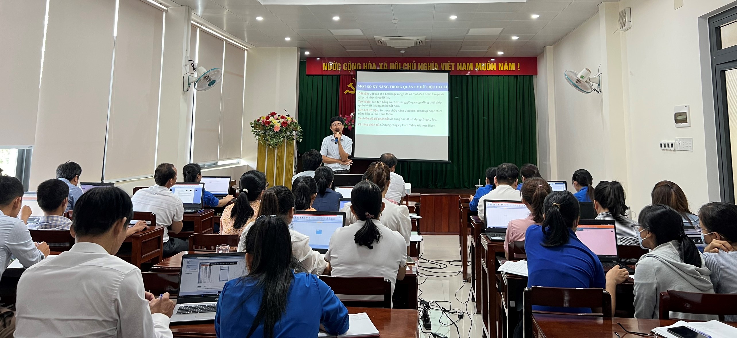 Cục Thống kê Quảng Ngãi tổ chức hội nghị tập huấn nghiệp vụ ứng dụng công nghệ thông tin trong công tác thống kê